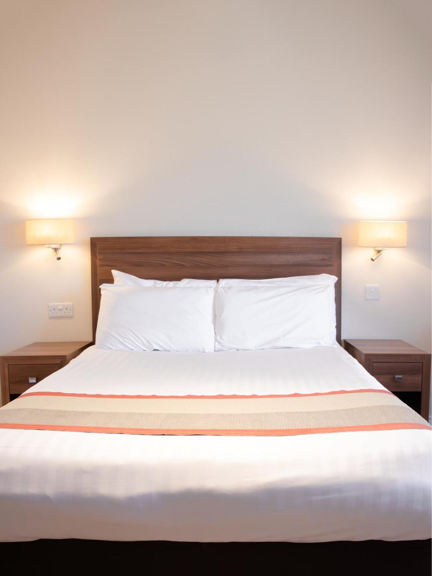 The Holt Hotel Steeple Aston Экстерьер фото