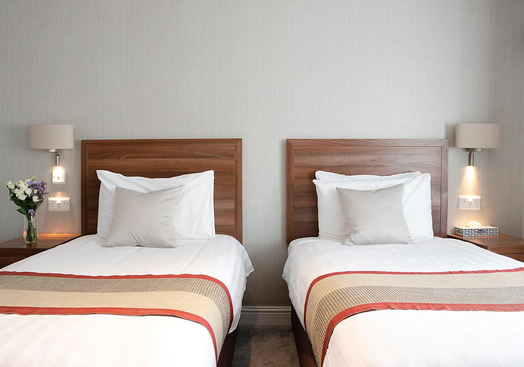 The Holt Hotel Steeple Aston Экстерьер фото