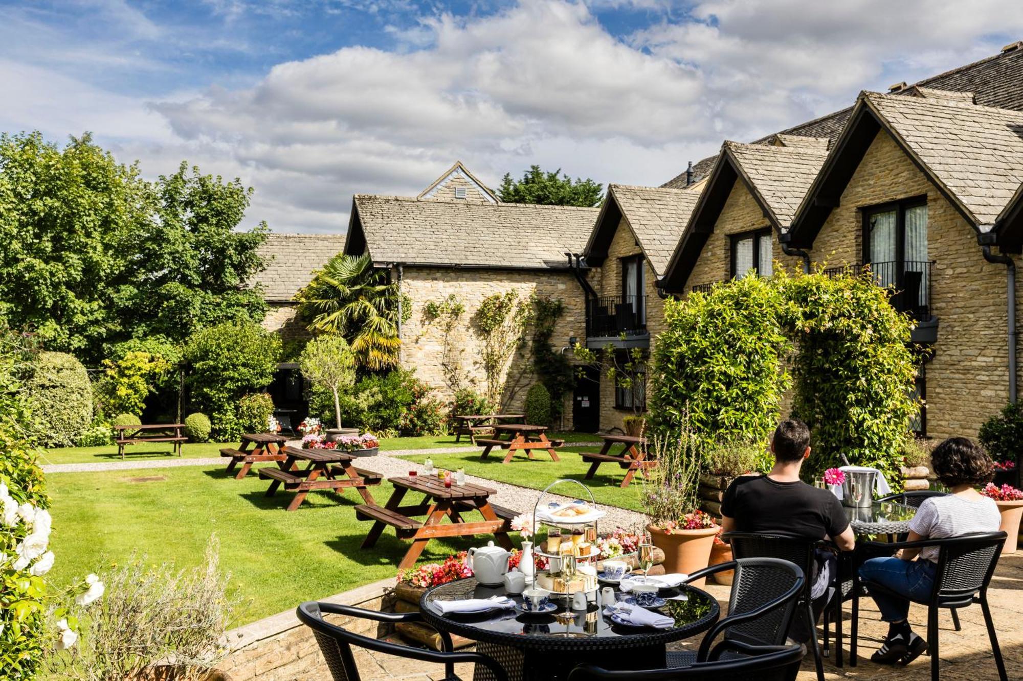 The Holt Hotel Steeple Aston Экстерьер фото